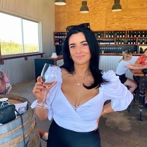 Meet your Posher, Dominica